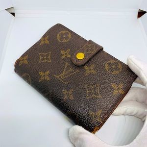 Louis Vuitton Monogram clasp wallet and Box with COA